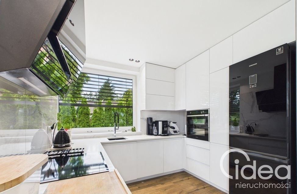 Dom wolnostojący w spokojnej okolicy. (5)