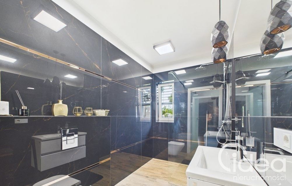 Dom wolnostojący w spokojnej okolicy. (8)