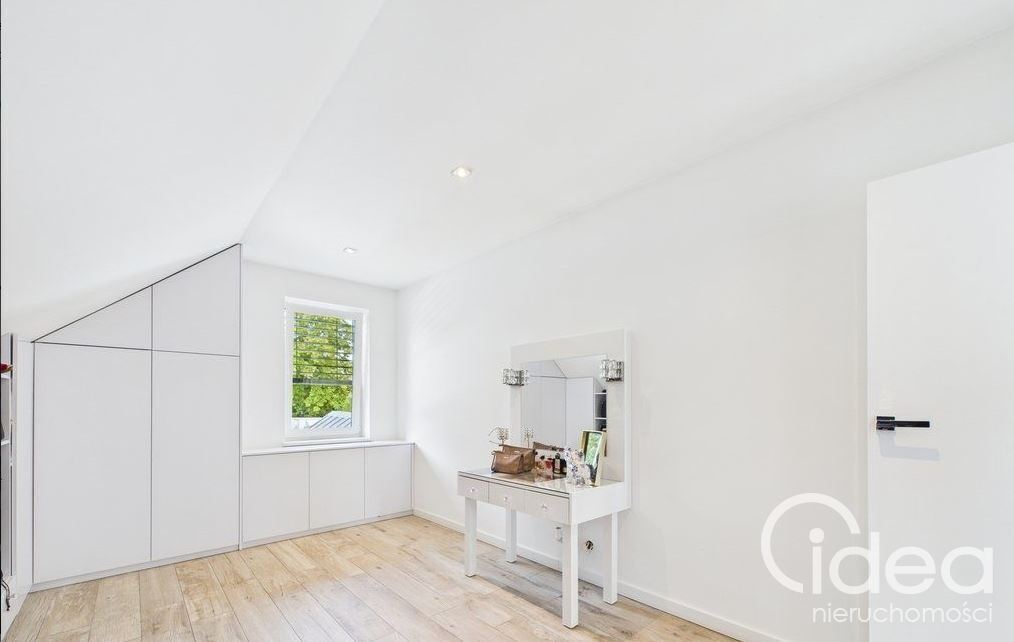 Dom wolnostojący w spokojnej okolicy. (15)