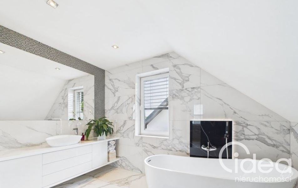 Dom wolnostojący w spokojnej okolicy. (11)