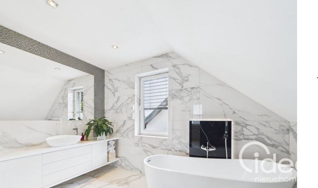 Dom wolnostojący w spokojnej okolicy. (10)