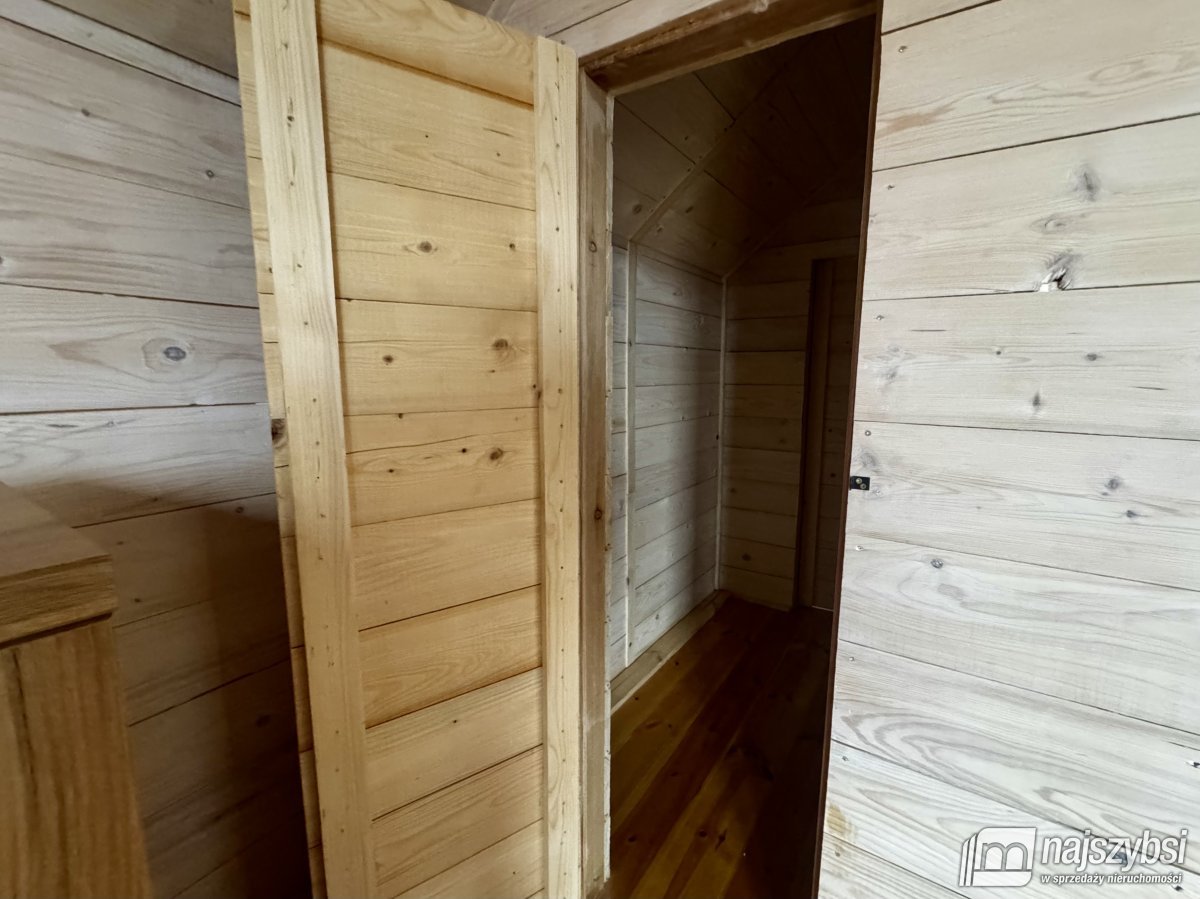 Strzeszów-drewniany domek rekreacyjny nad jeziorem (10)