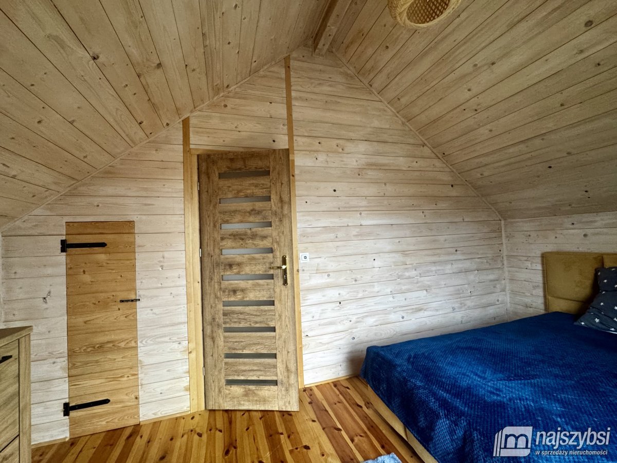 Strzeszów-drewniany domek rekreacyjny nad jeziorem (16)