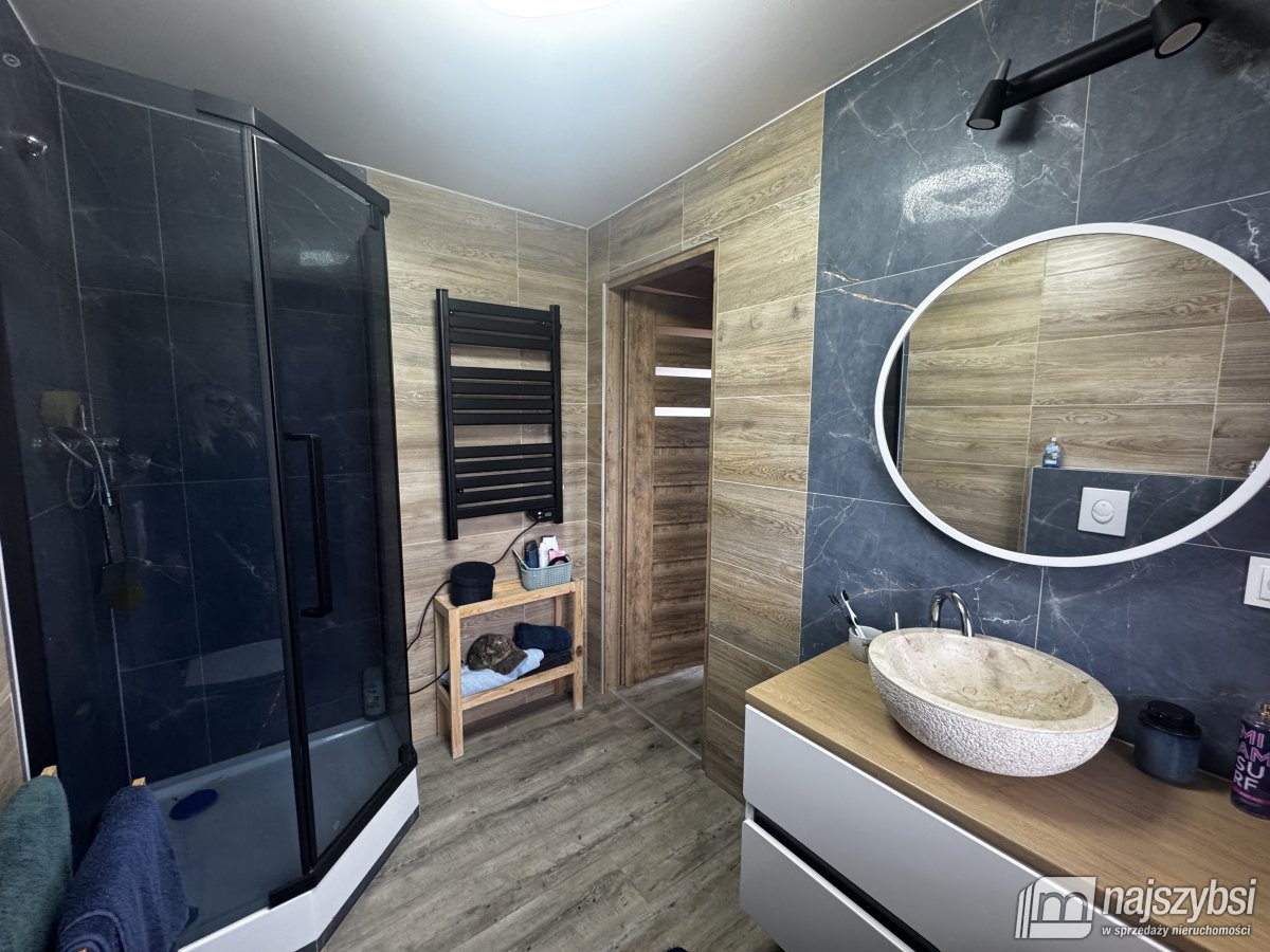 Strzeszów-drewniany domek rekreacyjny nad jeziorem (17)