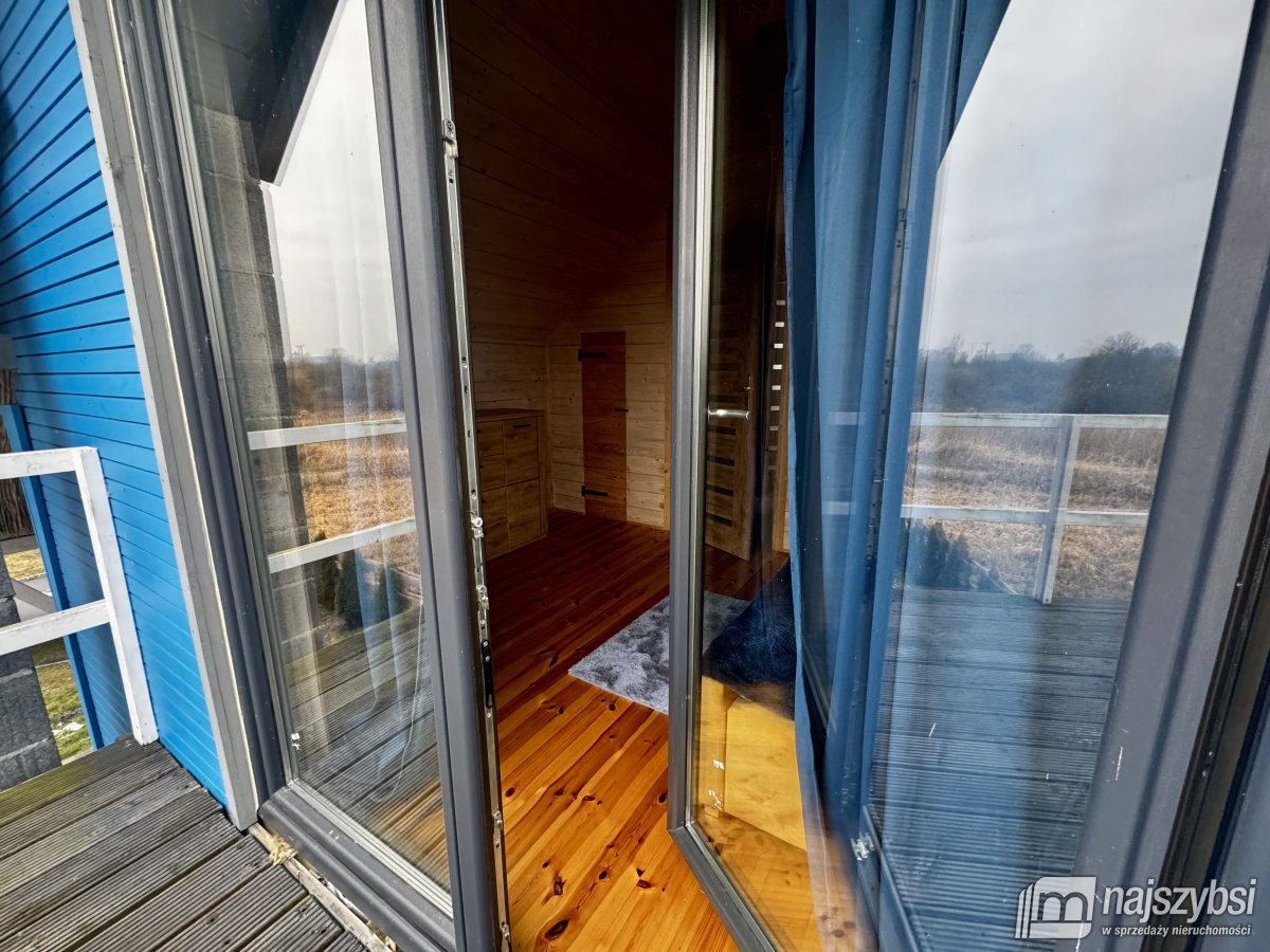 Strzeszów-drewniany domek rekreacyjny nad jeziorem (18)