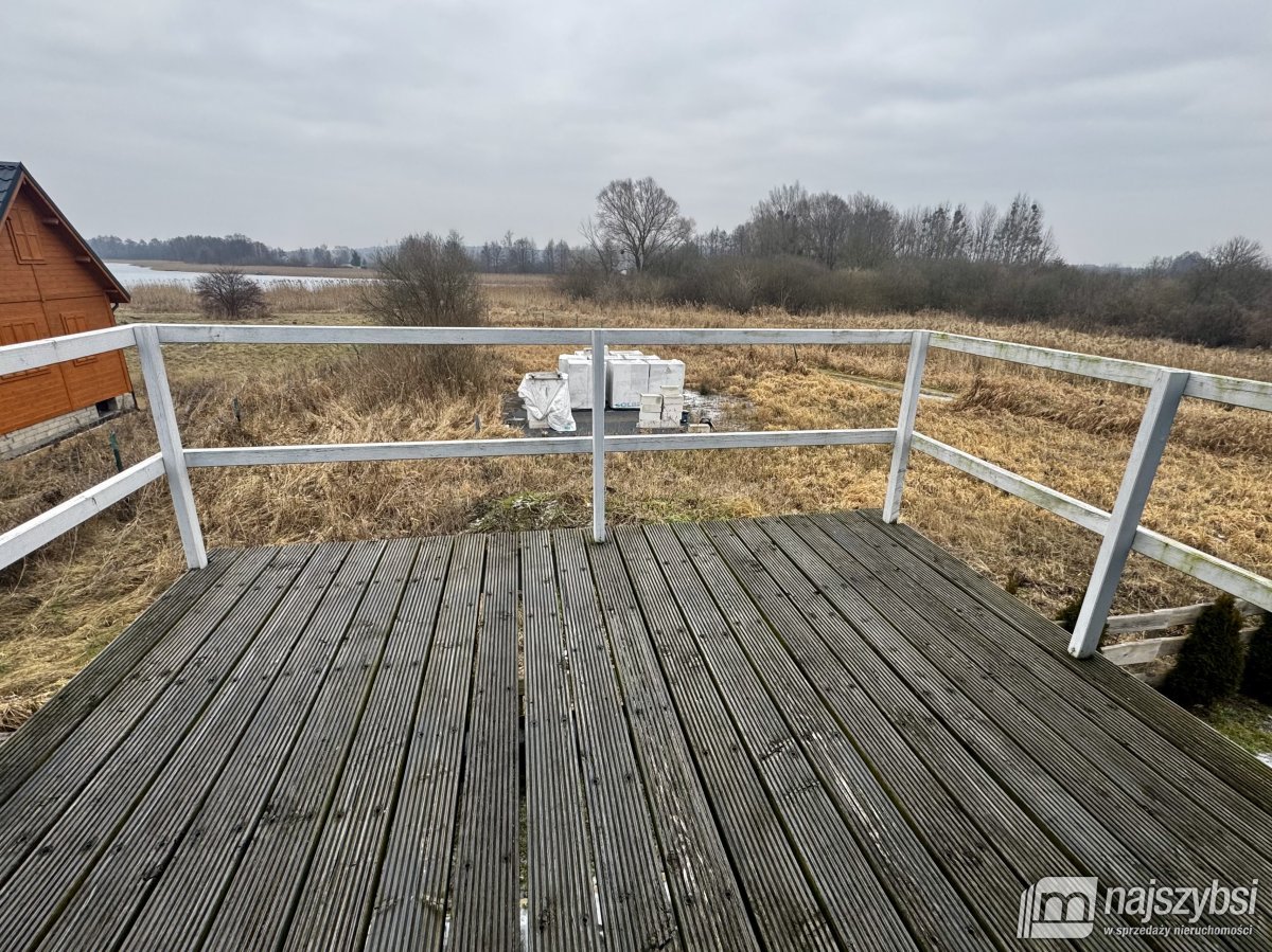 Strzeszów-drewniany domek rekreacyjny nad jeziorem (19)