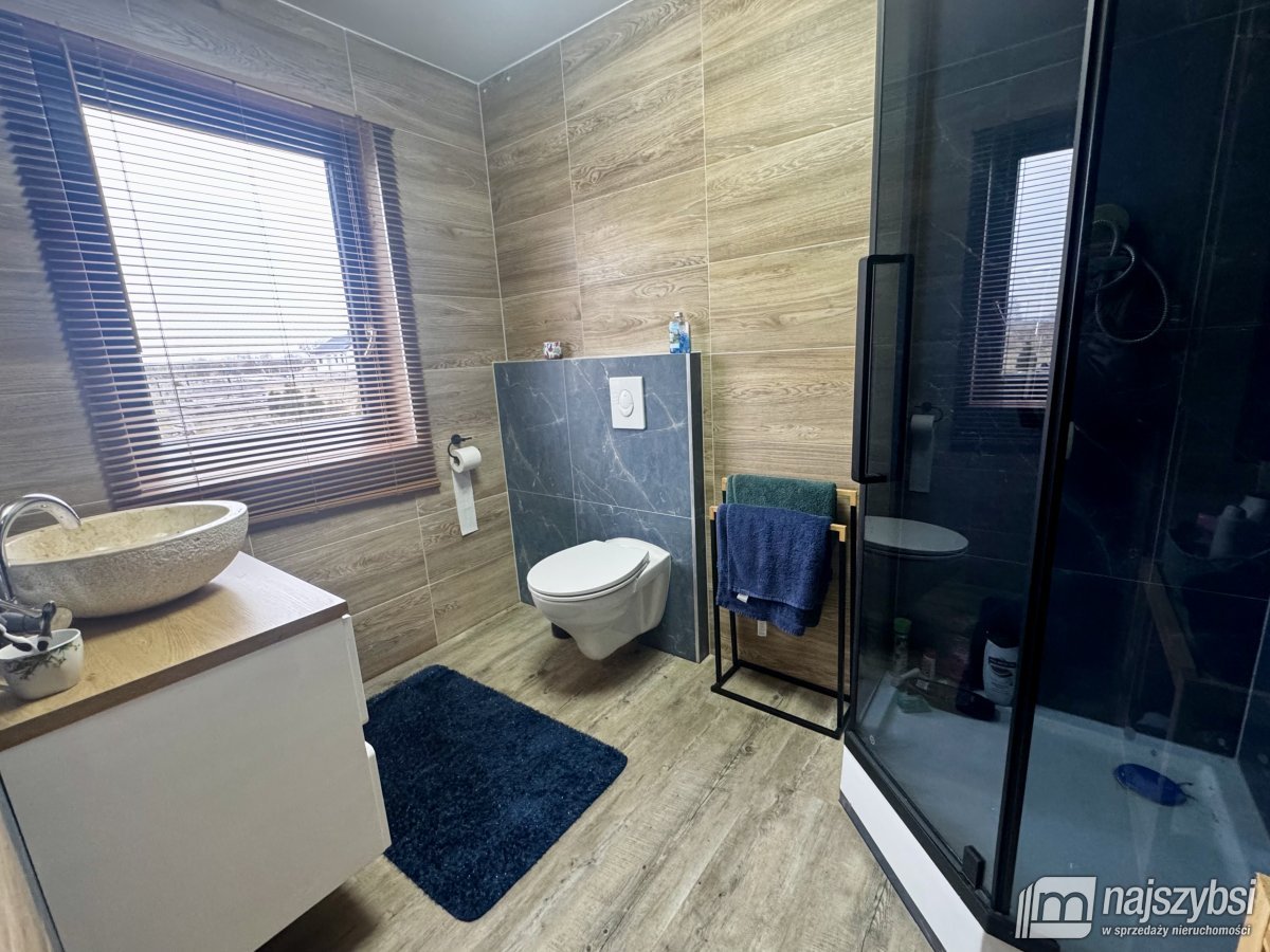 Strzeszów-drewniany domek rekreacyjny nad jeziorem (20)