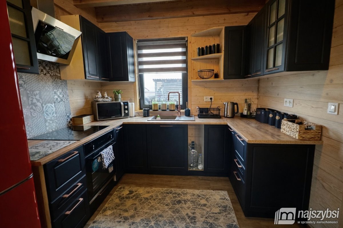 Strzeszów-drewniany domek rekreacyjny nad jeziorem (4)