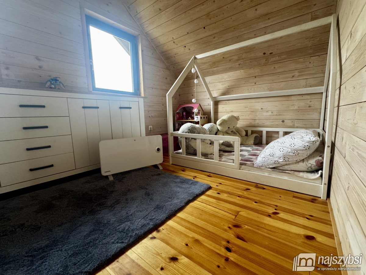 Strzeszów-drewniany domek rekreacyjny nad jeziorem (5)