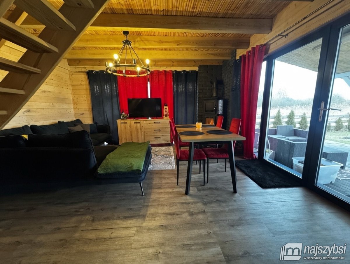 Strzeszów-drewniany domek rekreacyjny nad jeziorem (6)