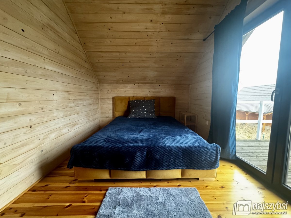 Strzeszów-drewniany domek rekreacyjny nad jeziorem (8)