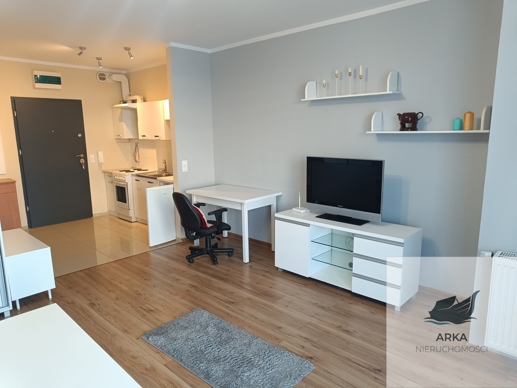 Umeblowana kawalerka z balkonem. (2)