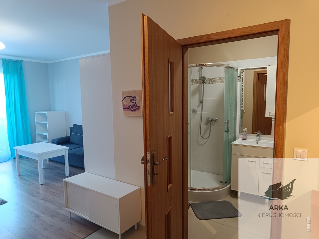 Umeblowana kawalerka z balkonem. (5)