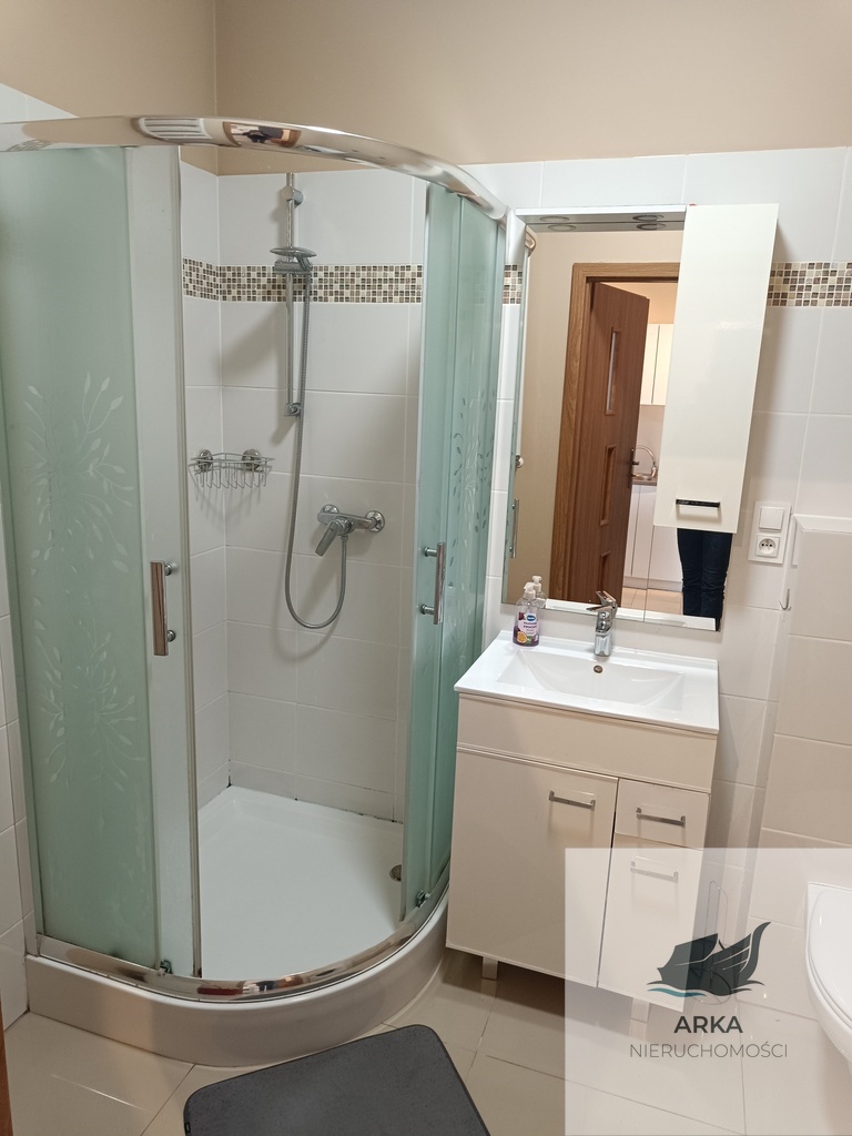 Umeblowana kawalerka z balkonem. (6)