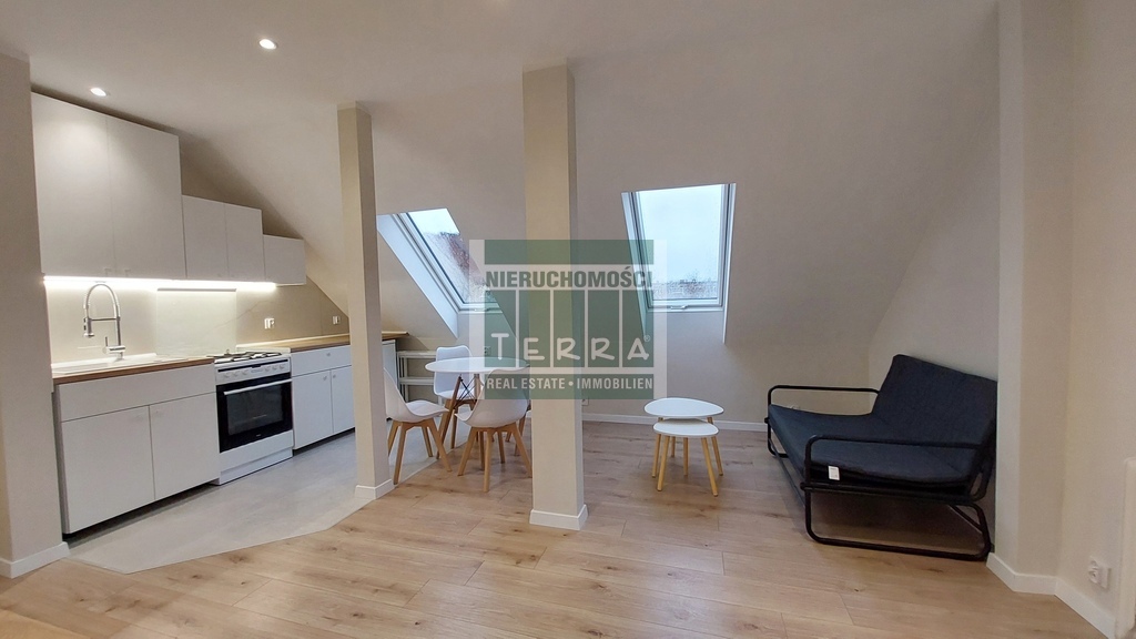 Przytulna kawalerka z sypialnią (1)