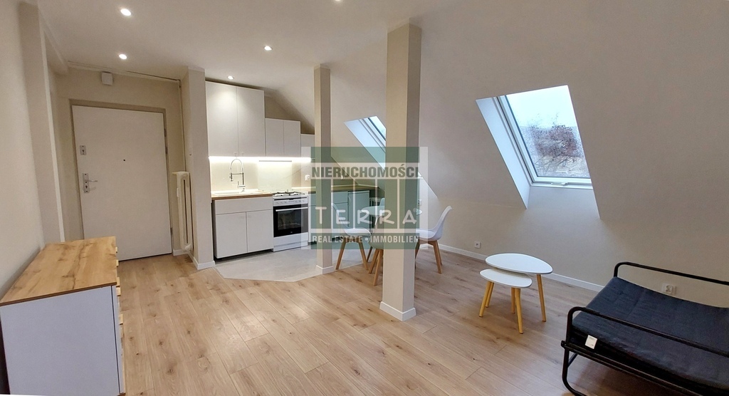 Przytulna kawalerka z sypialnią (9)