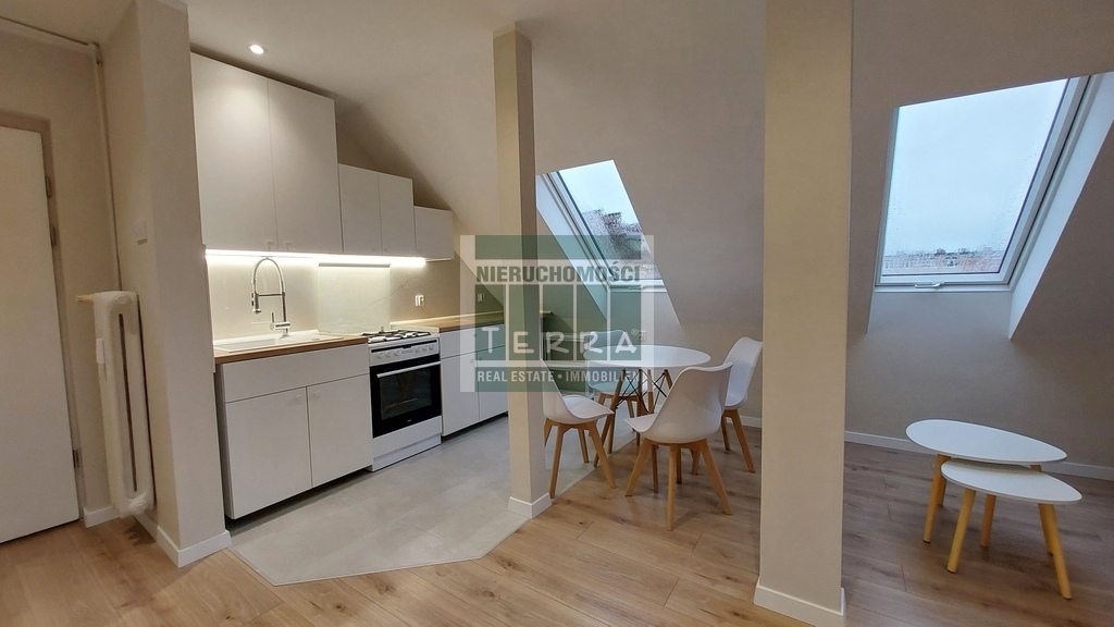 Przytulna kawalerka z sypialnią (10)