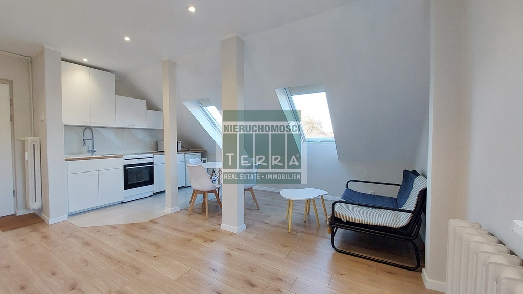 Przytulna kawalerka z sypialnią (12)