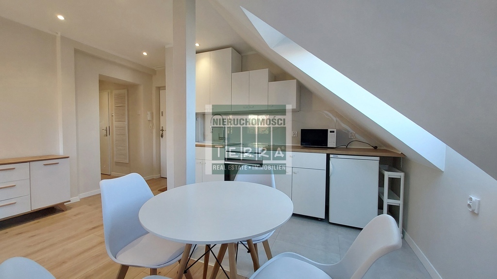 Przytulna kawalerka z sypialnią (13)