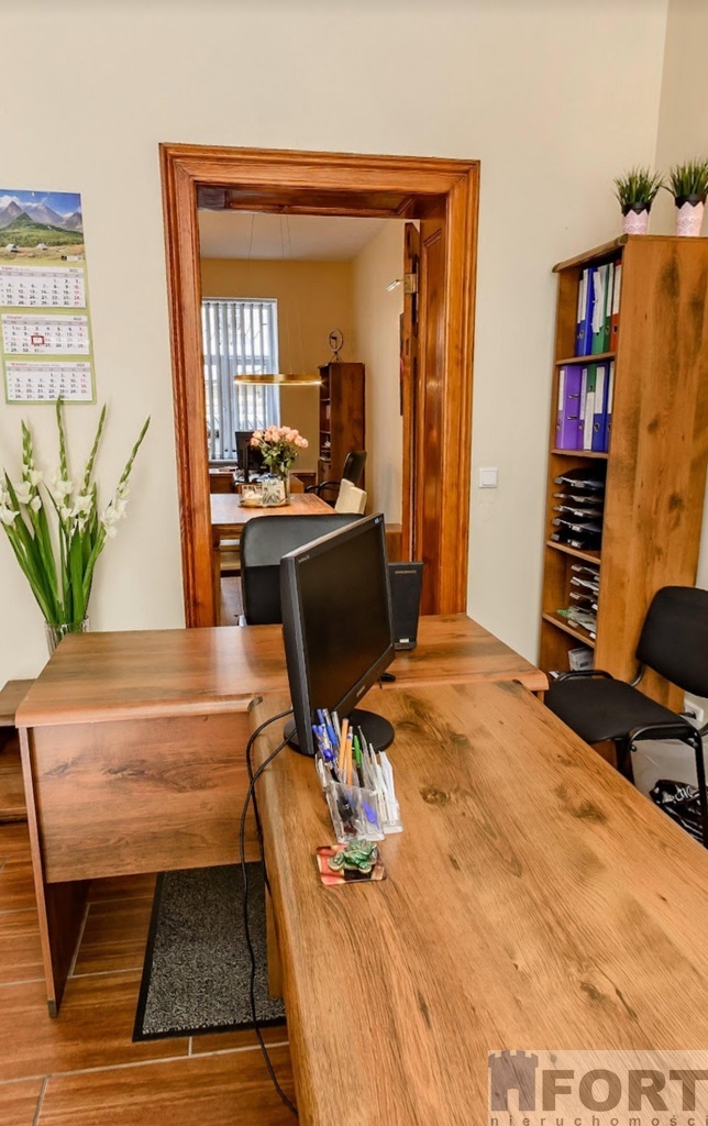 Lokal biurowy z opcją samodzielnej kawalerki (3)