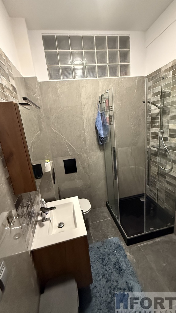 Lokal biurowy z opcją samodzielnej kawalerki (10)