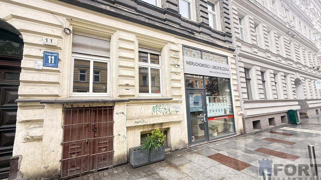 Lokal biurowy z opcją samodzielnej kawalerki (2)
