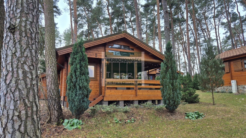 DOM Z BALI NAD JEZIOREM (4)