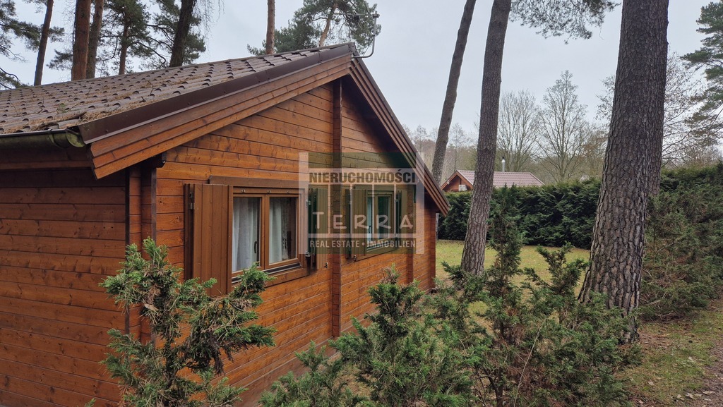 DOM Z BALI NAD JEZIOREM (7)