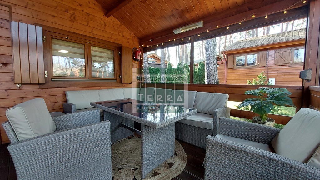 DOM Z BALI NAD JEZIOREM (9)