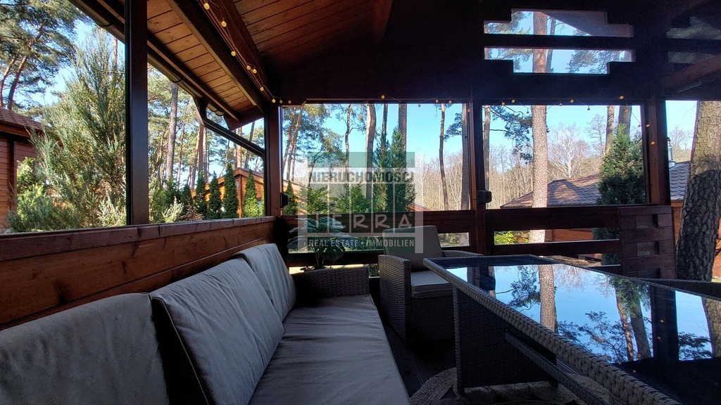 DOM Z BALI NAD JEZIOREM (10)