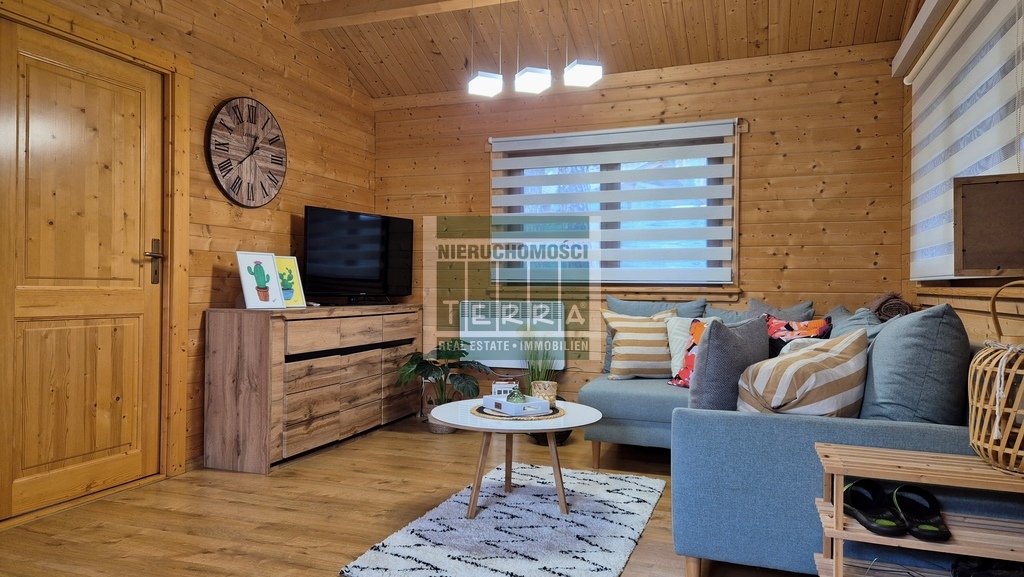 DOM Z BALI NAD JEZIOREM (11)