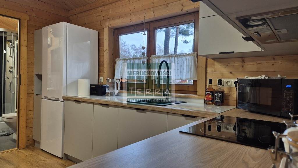 DOM Z BALI NAD JEZIOREM (14)