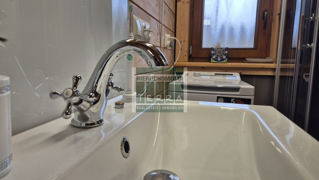 DOM Z BALI NAD JEZIOREM (15)