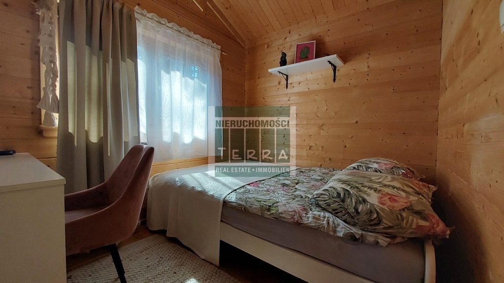 DOM Z BALI NAD JEZIOREM (16)