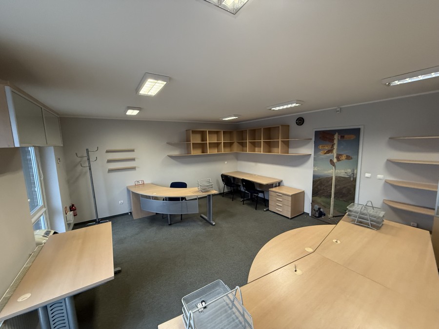 LOKAL NA WYNAJEM UL. POTULICKA Z PARKINGIEM (2)