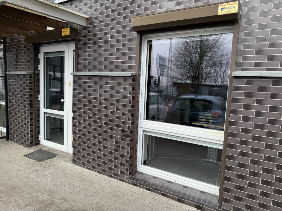 LOKAL NA WYNAJEM UL. POTULICKA Z PARKINGIEM (6)