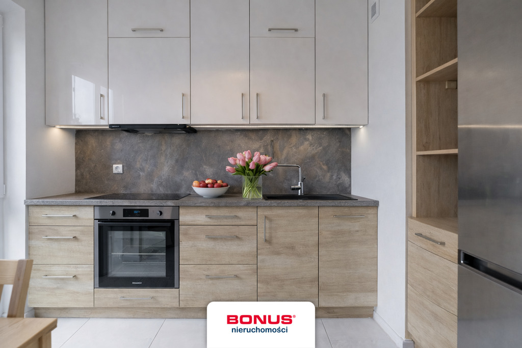 Zadbany ogródek + Miejsce parkingowe i komórka (3)