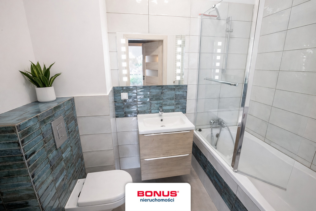 Zadbany ogródek + Miejsce parkingowe i komórka (5)