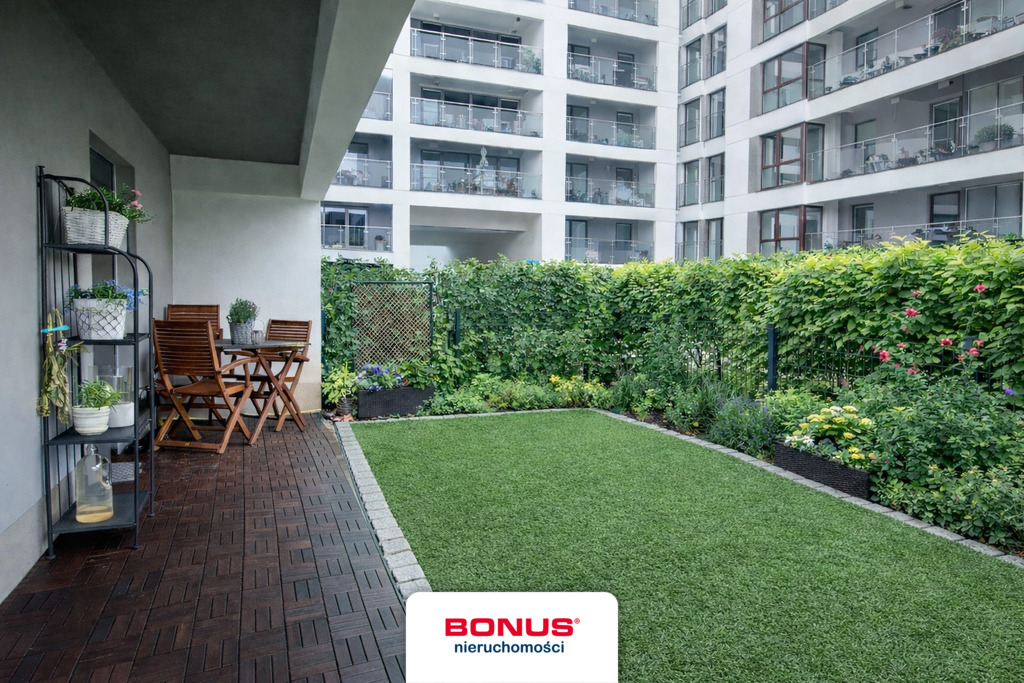 Zadbany ogródek + Miejsce parkingowe i komórka (10)