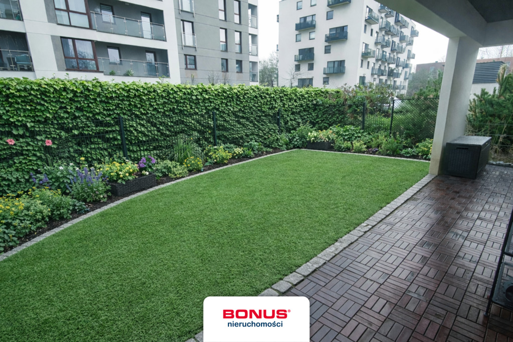 Zadbany ogródek + Miejsce parkingowe i komórka (11)