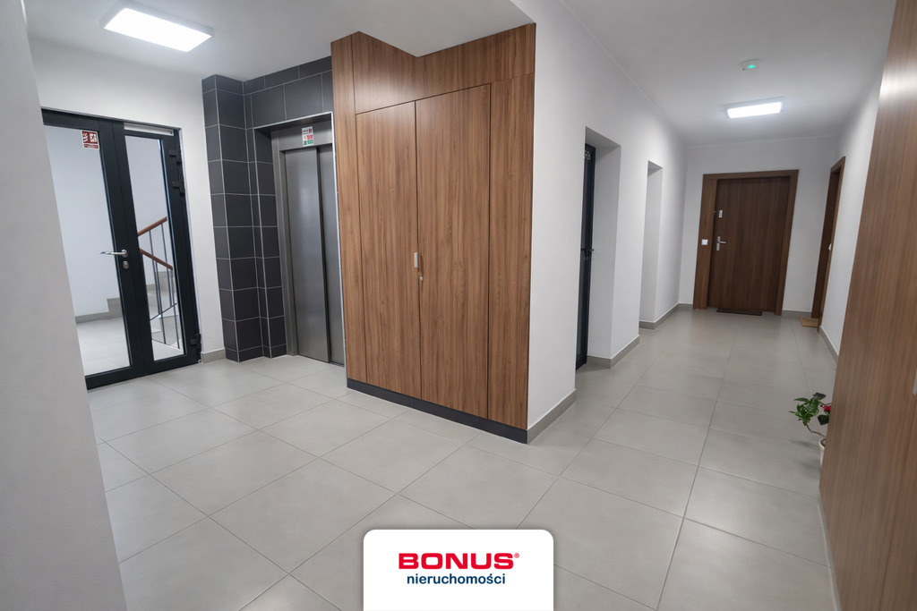 Zadbany ogródek + Miejsce parkingowe i komórka (13)