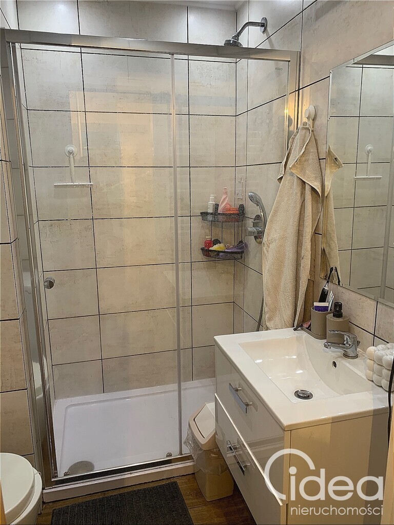 Jasna, ustawna kawalerka z balkonem. (4)