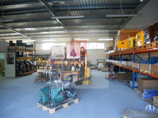 Obiekt, 411 m2, Przecław  (1)