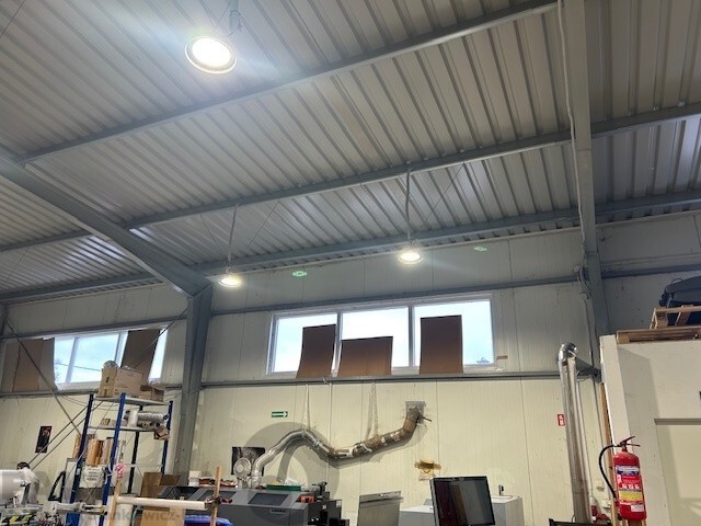 Wynajem hala produkcyjna 411 m2; 25zł/m2 (2)