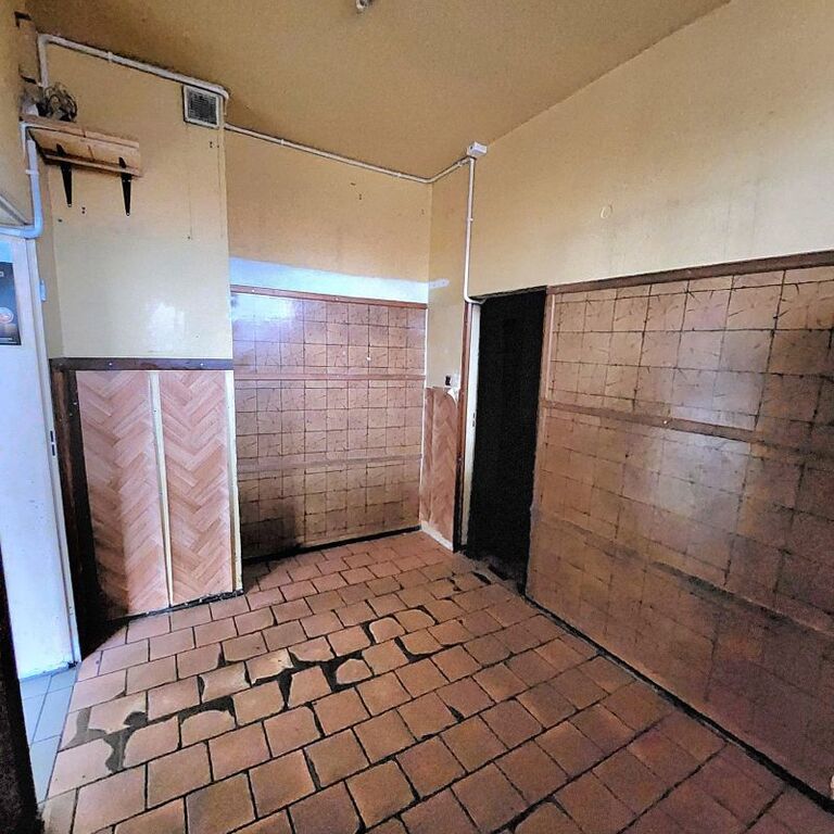 Wynajmę lokal z dużą witryną przy głównej ulicy (7)