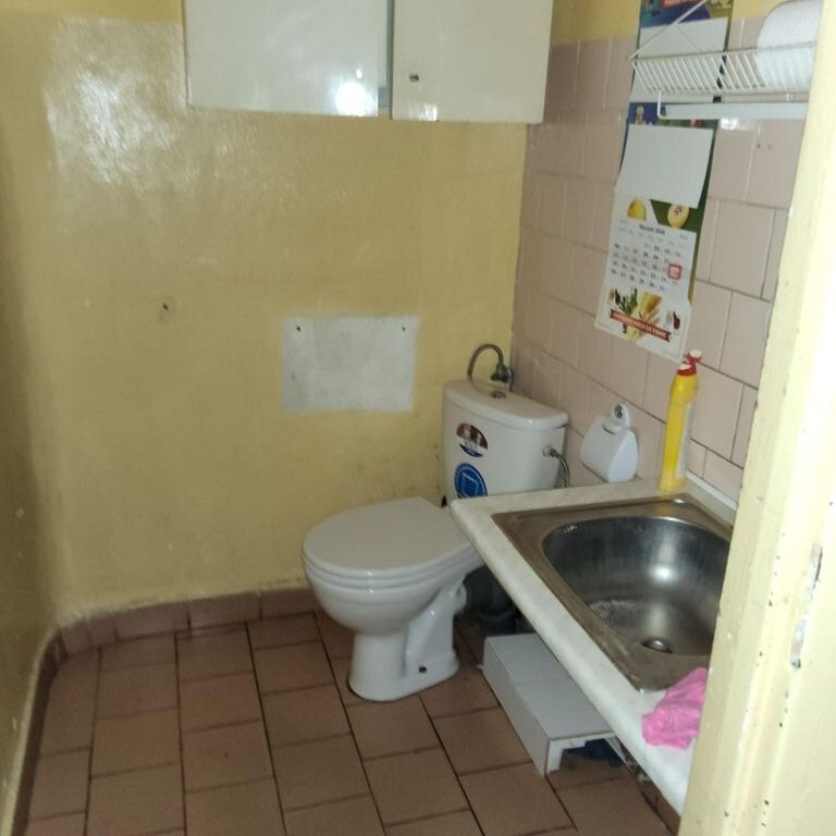 Wynajmę lokal z dużą witryną przy głównej ulicy (10)