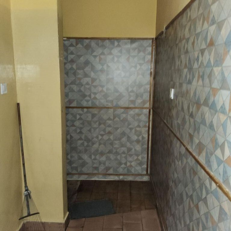 Wynajmę lokal z dużą witryną przy głównej ulicy (9)