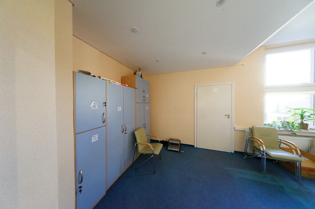 Wynajmę lokal biurowo-handlowo-usługowy. (6)