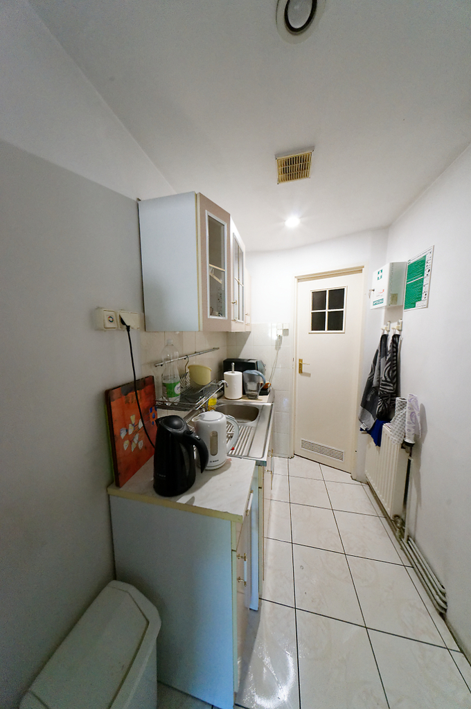 Wynajmę lokal biurowo-handlowo-usługowy. (11)