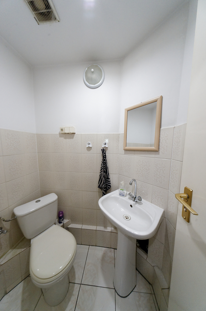 Wynajmę lokal biurowo-handlowo-usługowy. (10)